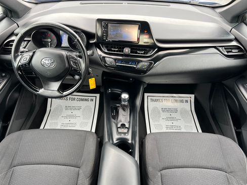 Used 2018 Toyota C-HR XLE image 3