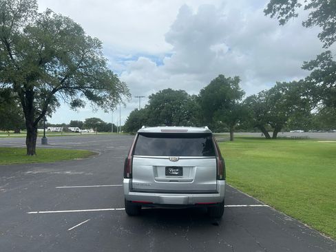 Used 2017 Cadillac Escalade 2WD Platinum image 7