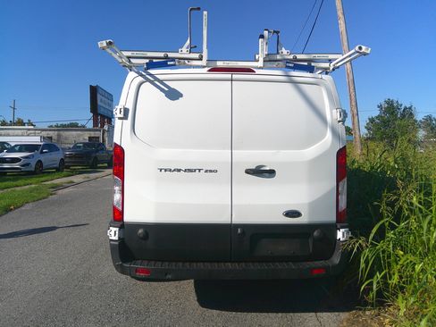 Used 2019 Ford Transit 250 XL image 17