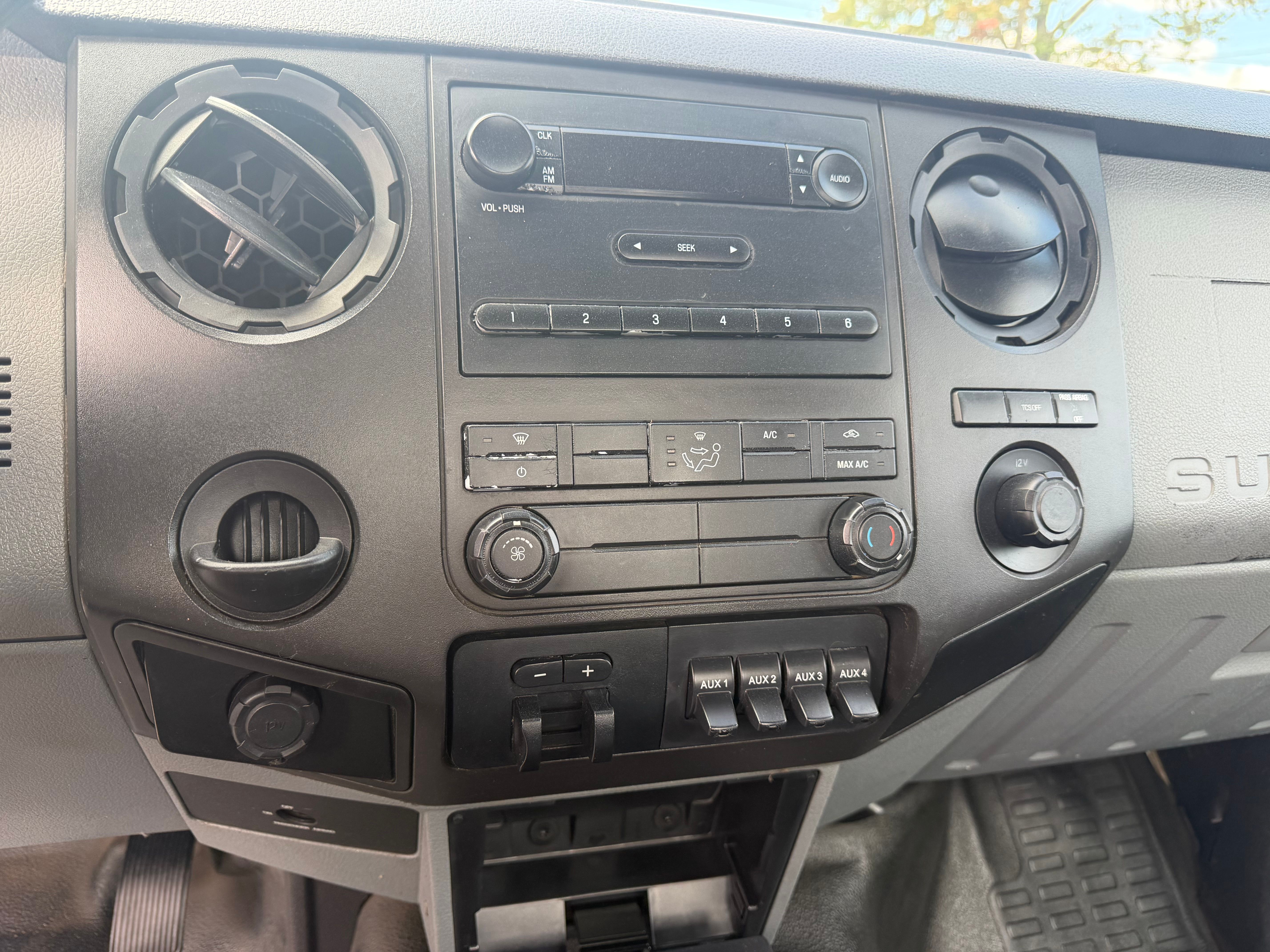 Used 2016 Ford F550 2WD Regular Cab Super Duty image 11