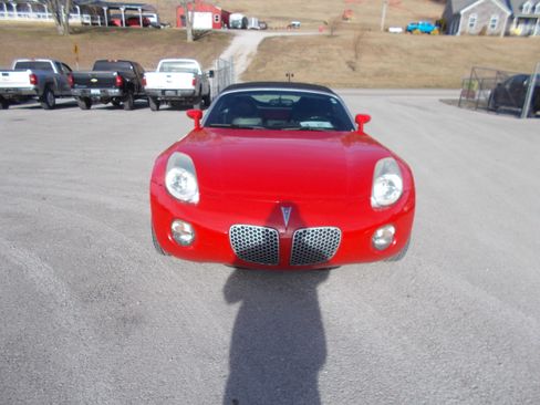 Used 2007 Pontiac Solstice image 2