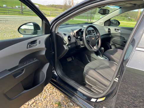 Used 2014 Chevrolet Sonic LT FWD image 4