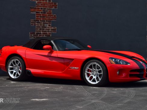 Used 2006 Dodge Viper SRT-10 image 2