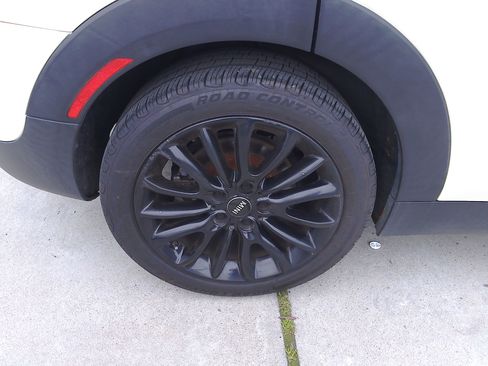 Used 2017 MINI Cooper Clubman image 38