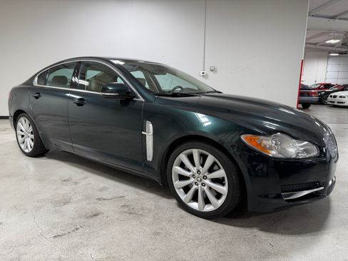 Used 2010 Jaguar XF Premium RWD image 2
