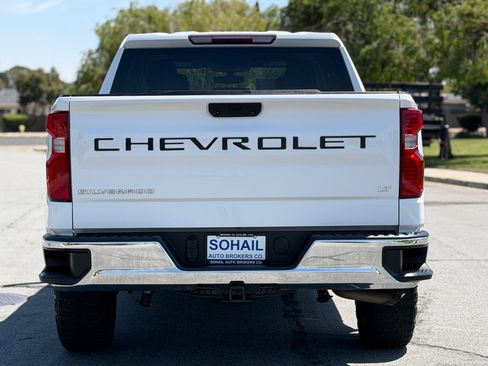Used 2021 Chevrolet Silverado 1500 2WD Crew Cab LT image 5