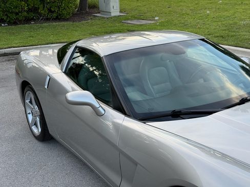 Used 2005 Chevrolet Corvette Coupe RWD image 59