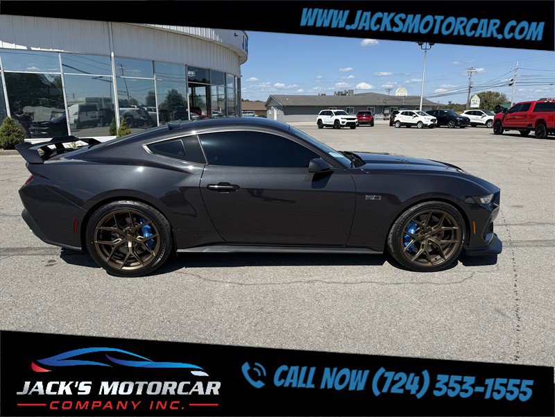 Used 2024 Ford Mustang GT RWD image 4