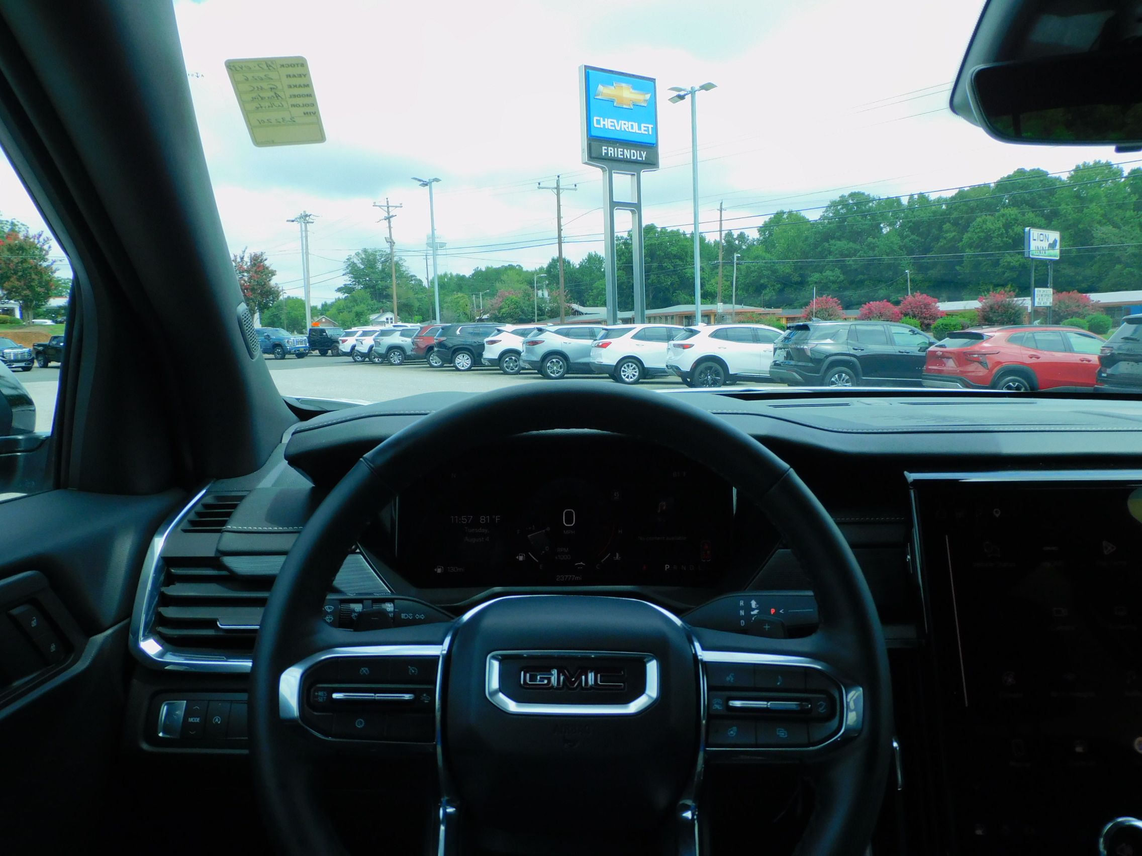 Used 2026 GMC Acadia FWD Elevation image 2