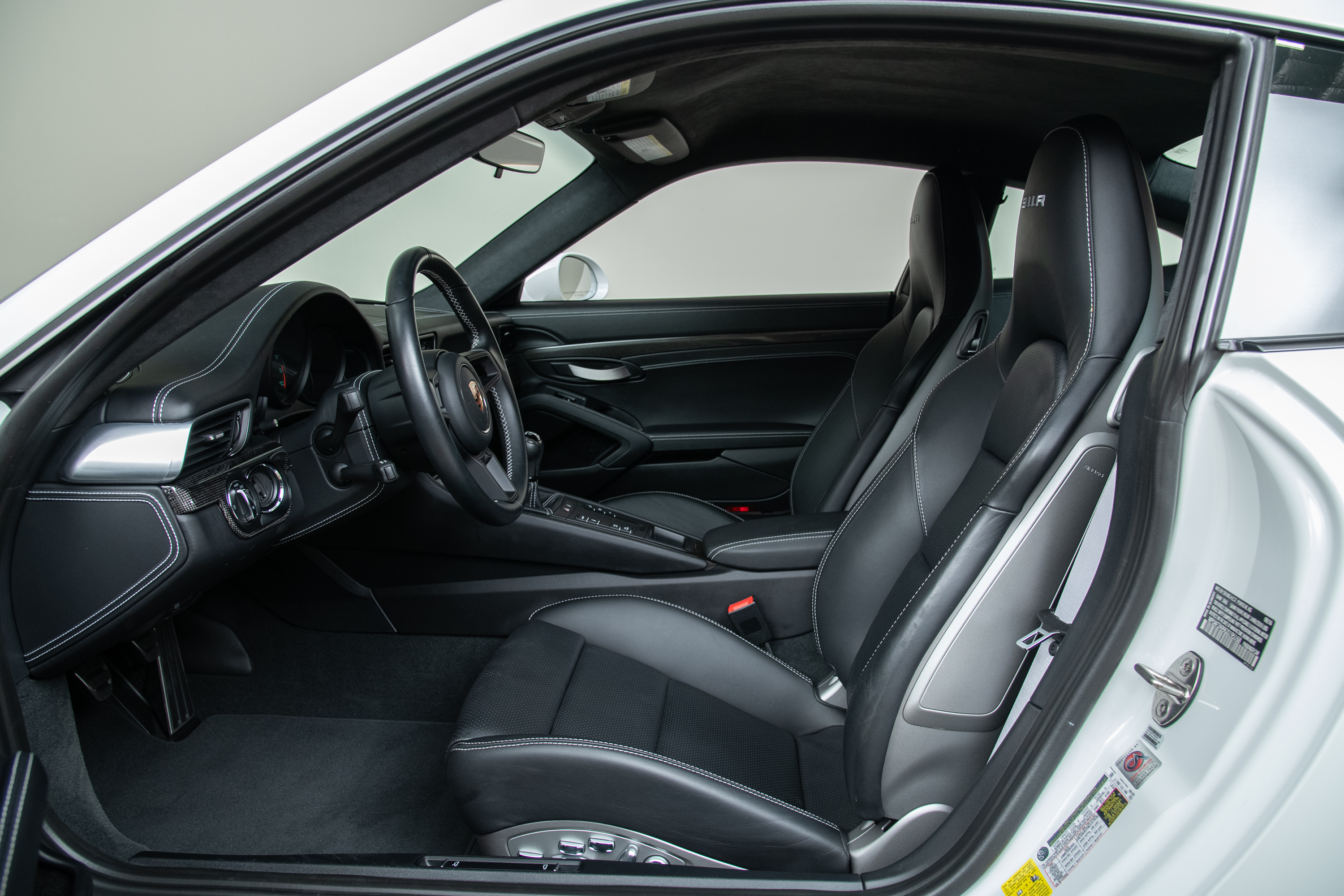 Used 2016 Porsche 911 R RWD image 17
