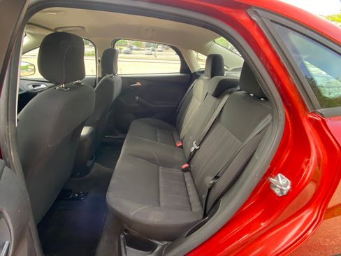 Used 2018 Ford Focus SE Sedan FWD image 18