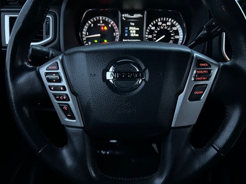 Used 2018 Nissan Titan XD SV image 10