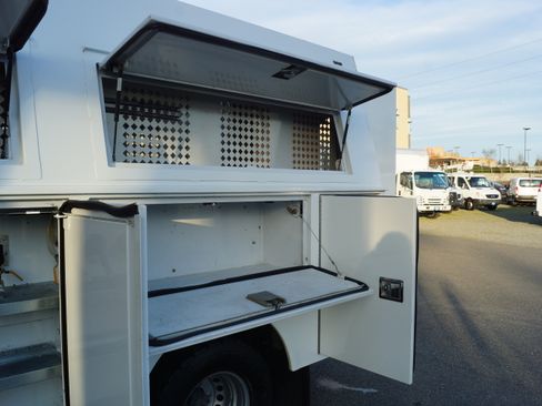 Used 2016 Mercedes-Benz Sprinter 3500 image 38