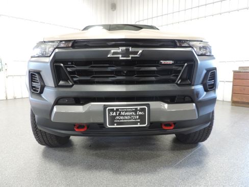 Used 2023 Chevrolet Colorado Trail Boss image 9