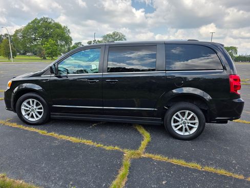 Used 2019 Dodge Grand Caravan SXT image 10