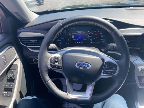 Used 2024 Ford Explorer 4WD XLT image 4