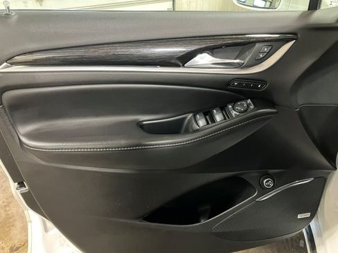 Used 2020 Buick Enclave Avenir image 9