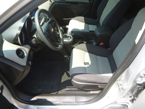 Used 2014 Chevrolet Cruze LS FWD image 13