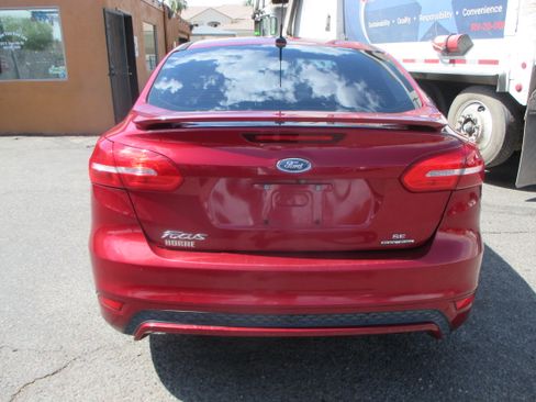 Used 2015 Ford Focus SE Sedan FWD image 5