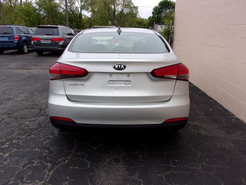 Used 2018 Kia Forte LX Sedan FWD image 5