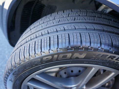 Used 2022 Porsche Cayenne image 35