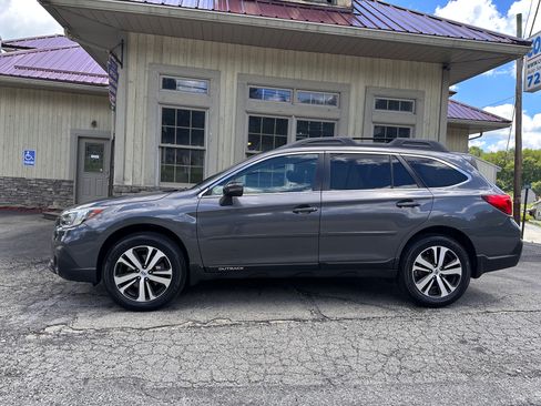 Used 2018 Subaru Outback 2.5i Limited AWD/4WD image 2