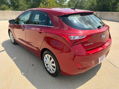 Used 2017 Hyundai Elantra GT Hatchback FWD image 3