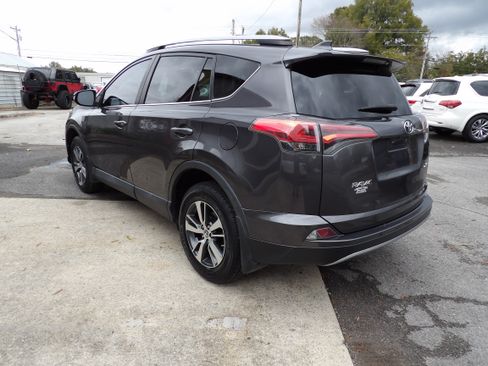 Used 2017 Toyota RAV4 XLE image 2