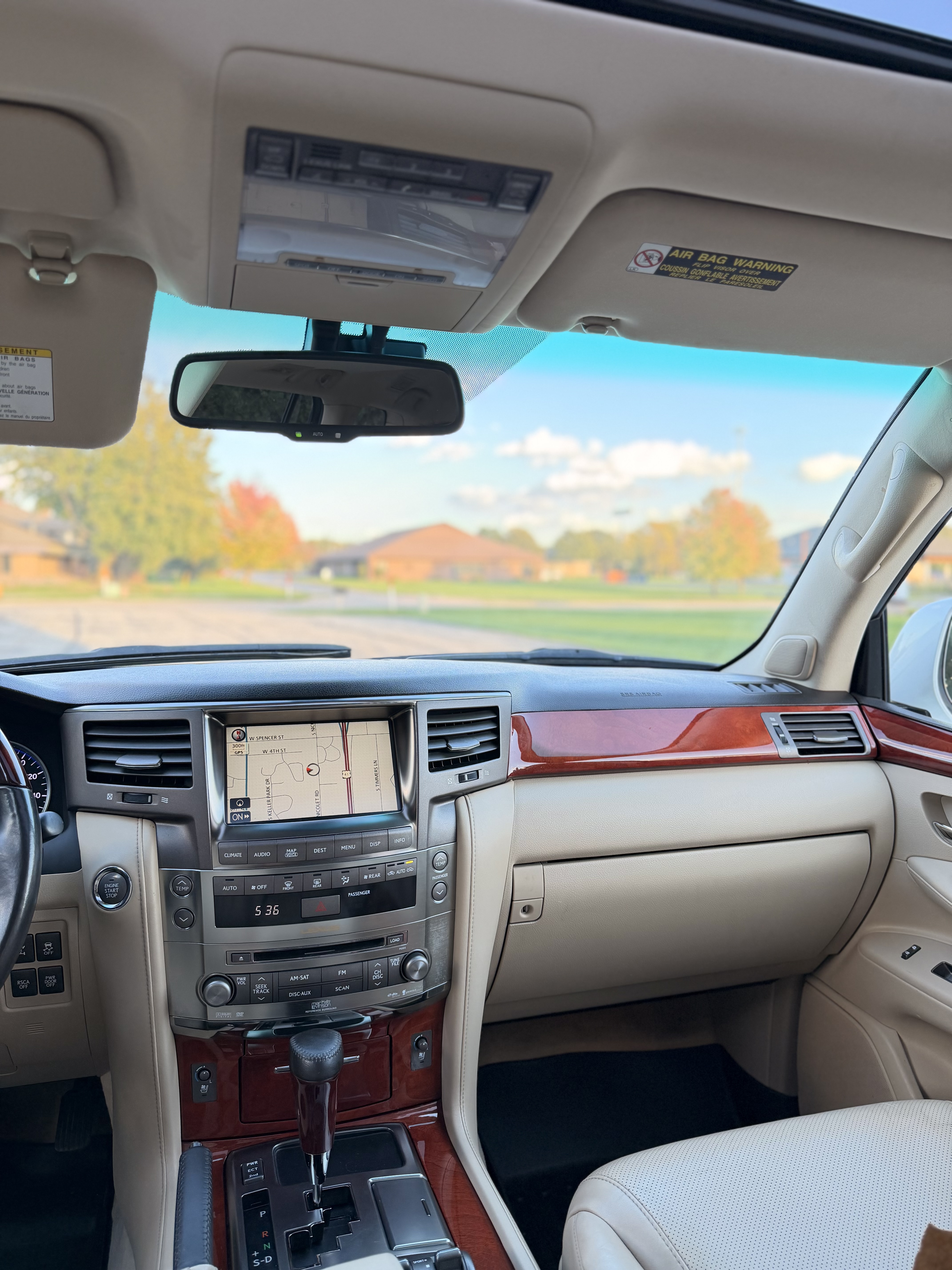 Used 2009 Lexus LX 570 4WD w/ 3rd Row & Luxury Pkg image 7