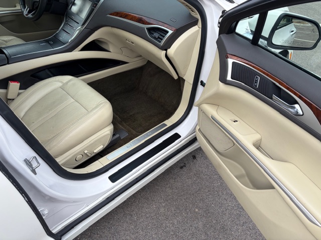 Used 2015 Lincoln MKZ AWD image 8