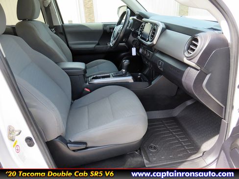 Used 2020 Toyota Tacoma SR5 image 8