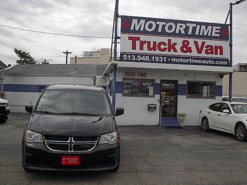 Used 2016 Dodge Grand Caravan SE image 2