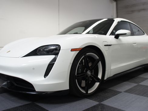 Used 2020 Porsche Taycan Turbo image 9