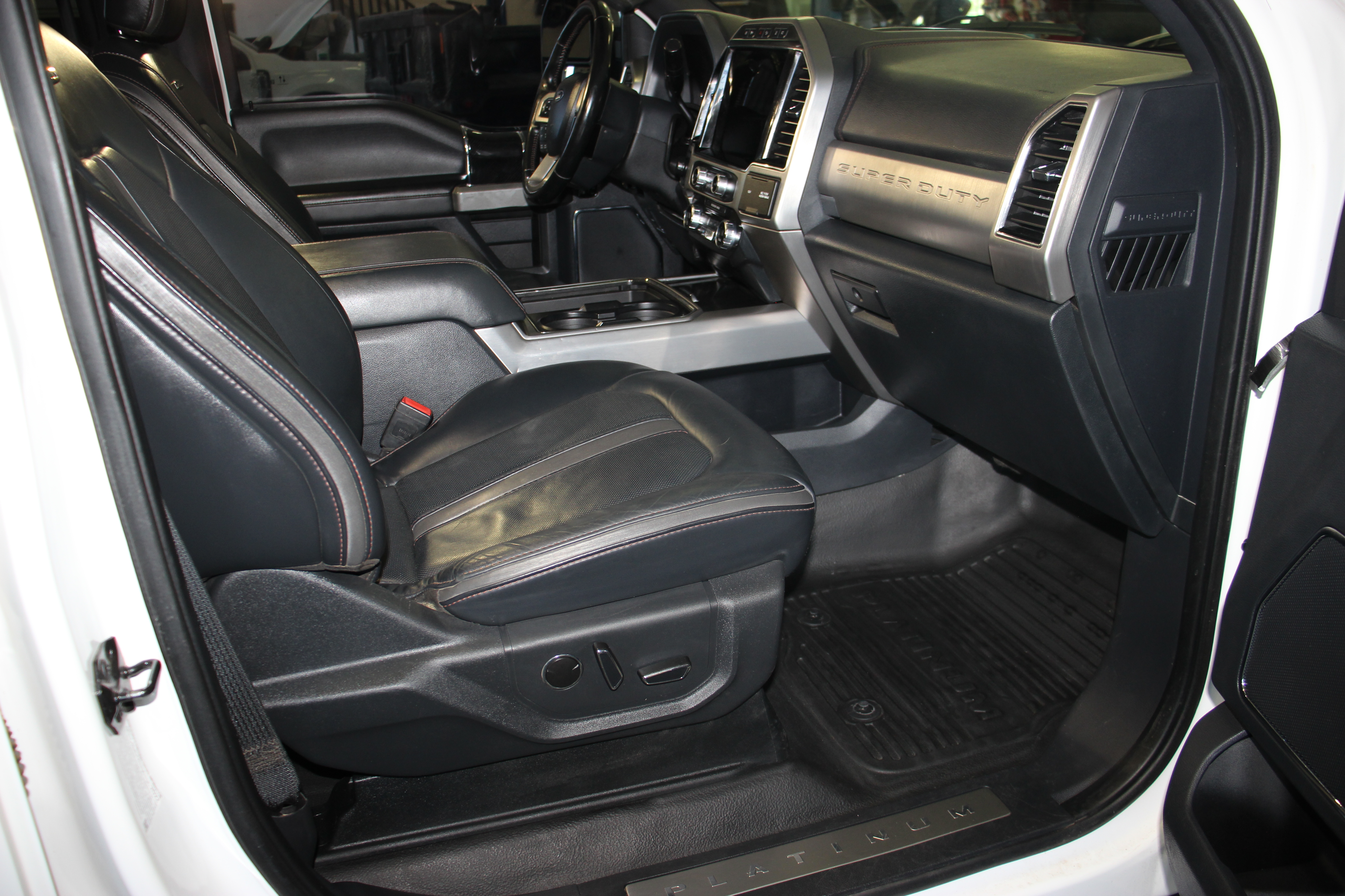 Used 2022 Ford F350 4x4 Crew Cab Super Duty image 16
