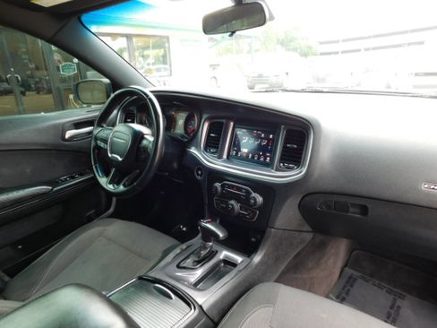 Used 2018 Dodge Charger SXT RWD image 22
