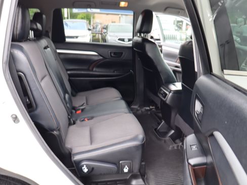 Used 2017 Toyota Highlander AWD LE Plus V6 image 15