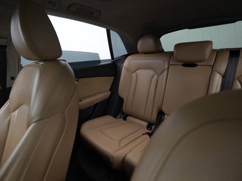 Used 2019 Audi Q8 Prestige image 39