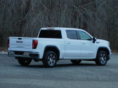 Certified 2025 GMC Sierra 1500 SLT image 8