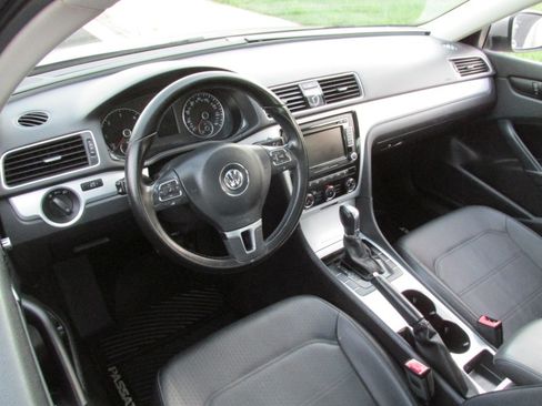 Used 2013 Volkswagen Passat TDI SE image 4