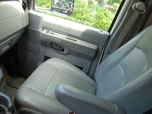 Used 2015 Ford E-350 and Econoline 350 image 24