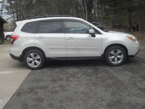 Used 2015 Subaru Forester 2.5i Limited image 3