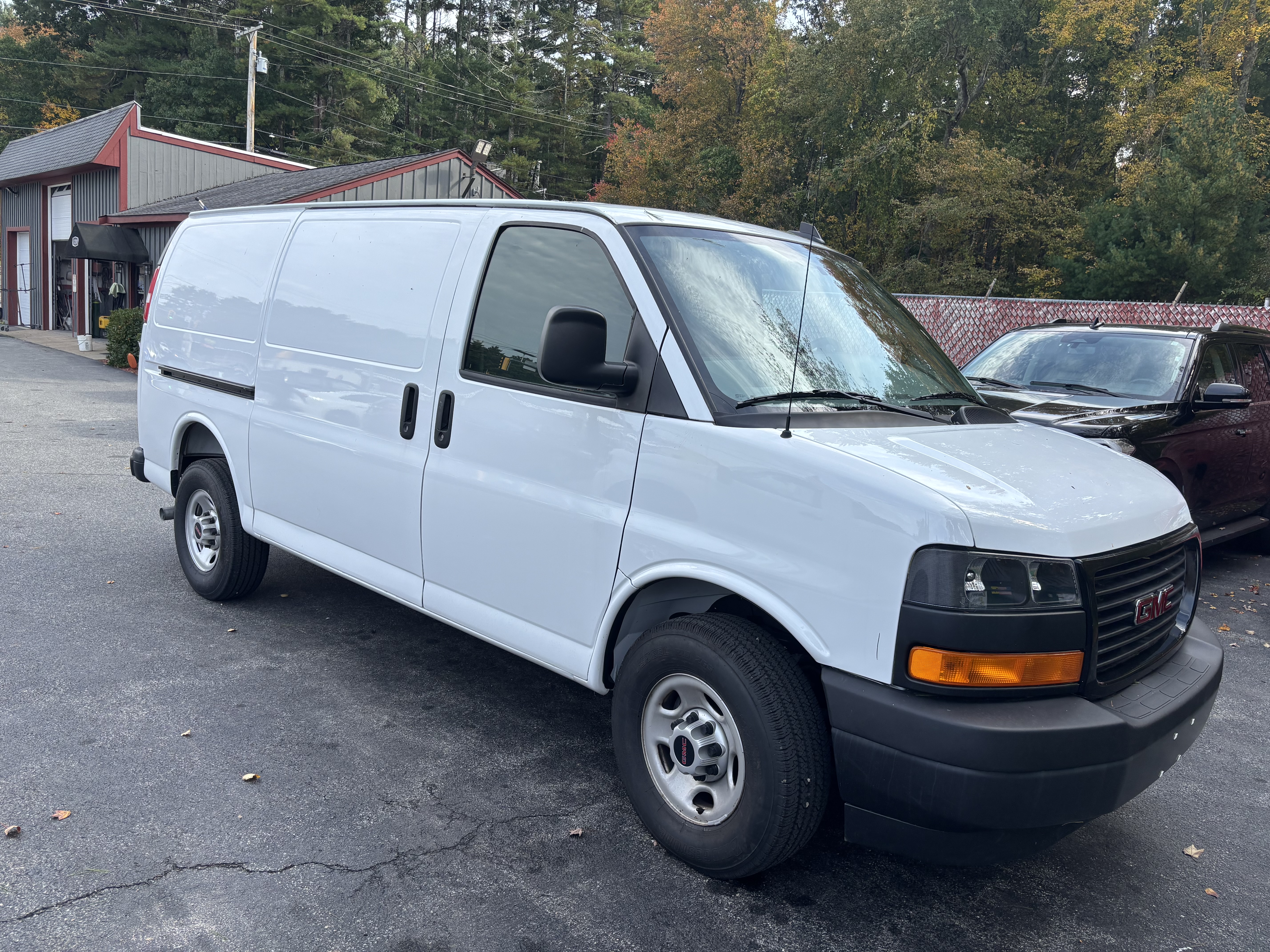 Used 2025 GMC Savana 2500 UNAVAIL RWD image 2