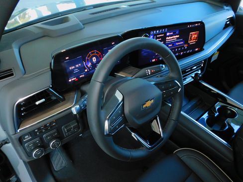 New 2026 Chevrolet Suburban Premier image 21