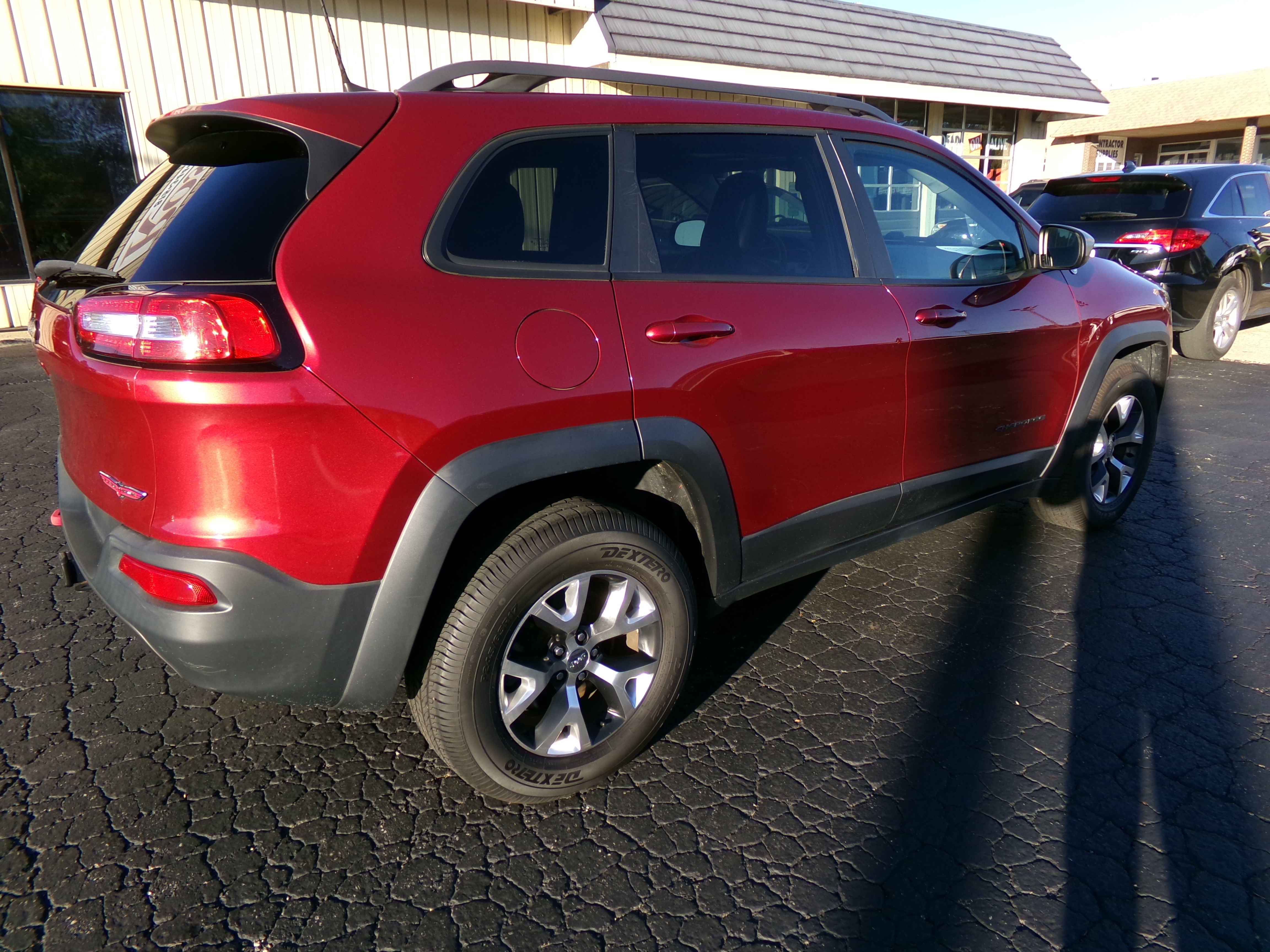 Used 2016 Jeep Cherokee 4WD Trailhawk image 5