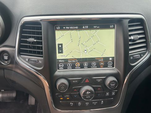 Used 2018 Jeep Grand Cherokee 2WD Laredo image 23