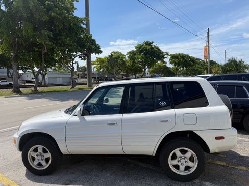 Used 2000 Toyota RAV4 4WD image 5