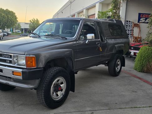 Used 1988 Toyota Pickup Deluxe image 12