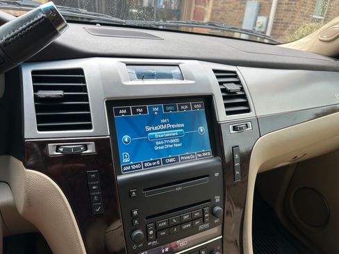 Used 2010 Cadillac Escalade Premium Luxury image 16