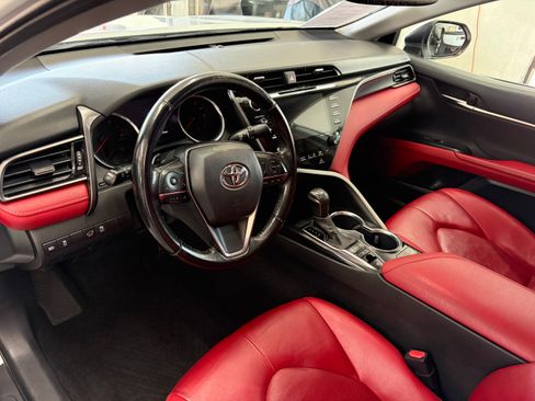 Used 2020 Toyota Camry XSE FWD image 11
