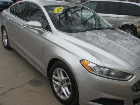 Used 2014 Ford Fusion SE image 3